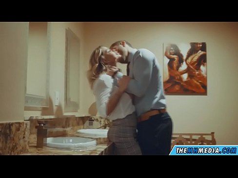 ❤️ Вақте ки як малламуй busty шумо дар як ҳоҷатхона ҷамъиятӣ seduces ❌ Суперпорно дар мо ❌